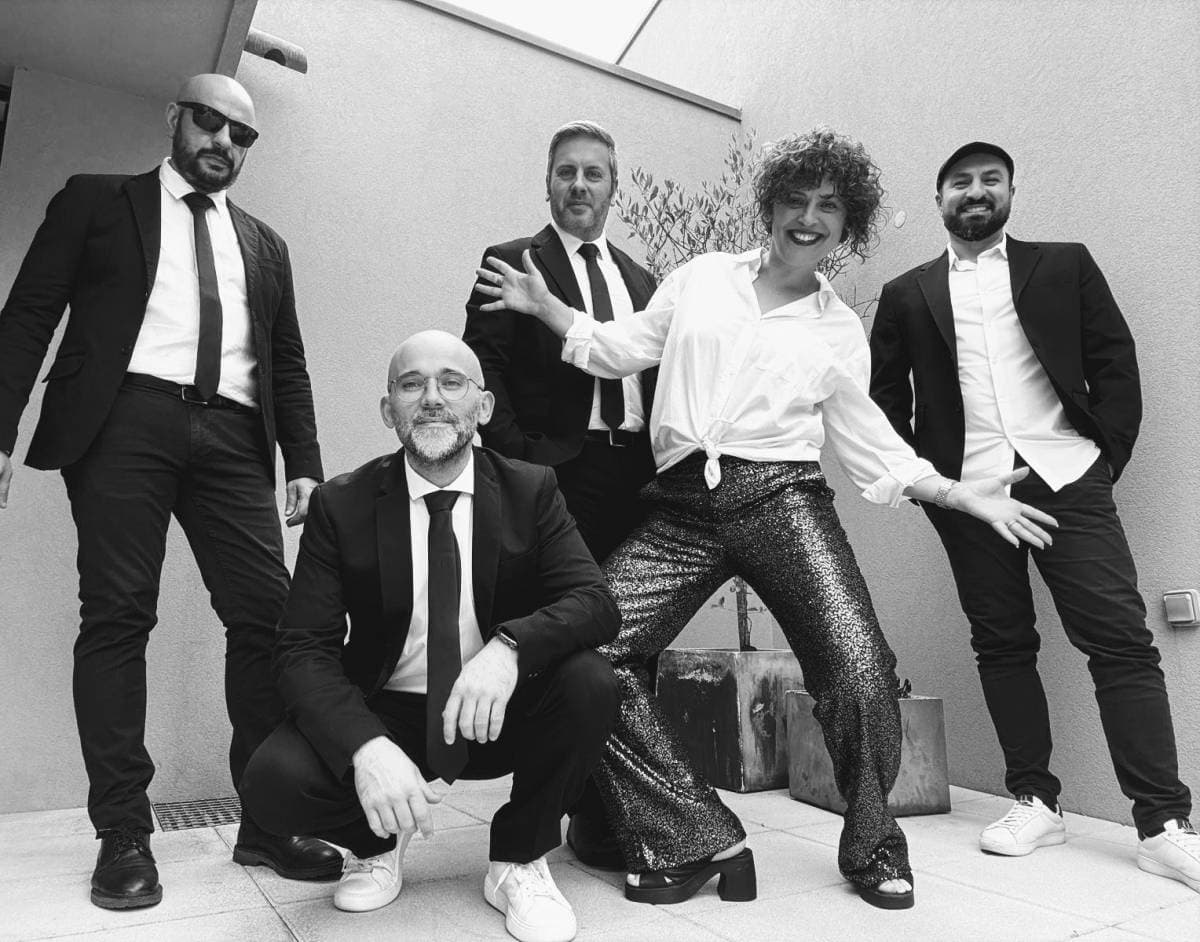 Os cinco elementos dos The Vibrators Band